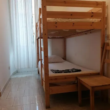 Varese Pensión *