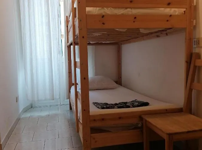 ヴァレーゼ ゲストハウス *